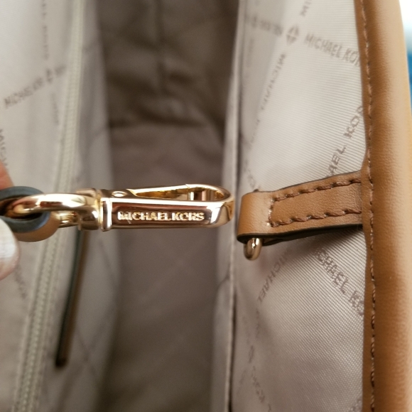 SOLD Michael Kors | Carry All Tote Vanilla Lugg Blue/Yellow Floral - Picture 10 of 11